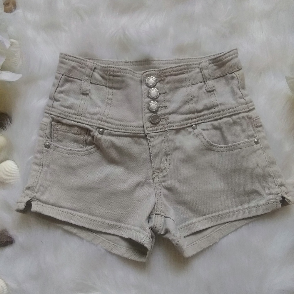 💅 5 for $25 💅 Almost Famous shorts